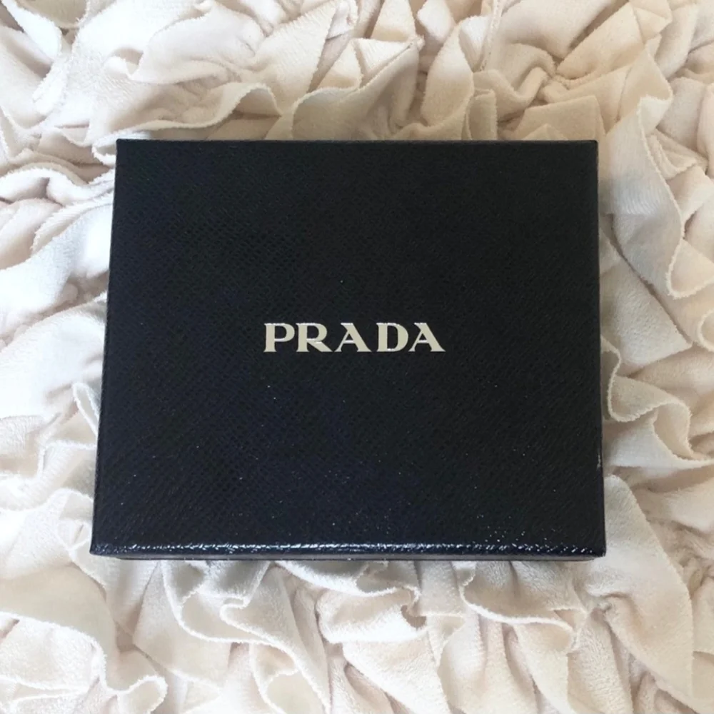 Prada Black Wallet - Picture 3 of 11